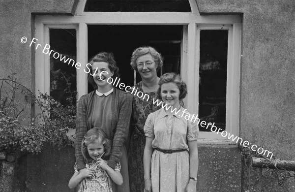 MRS KEHOE WITH MOTHER MRS SMITH   MAEVE S  AND SALLY KEHOE